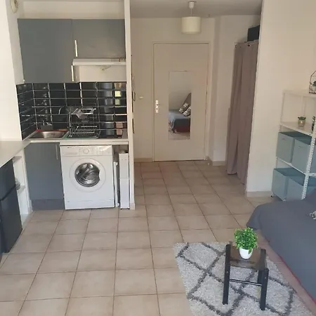 Apartment Charming And Bright Studio In Nice